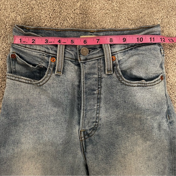 Levi’s Women’s Sz 24 Ribcage Straight Distressed Light Wash Jean - Picture 11 of 16